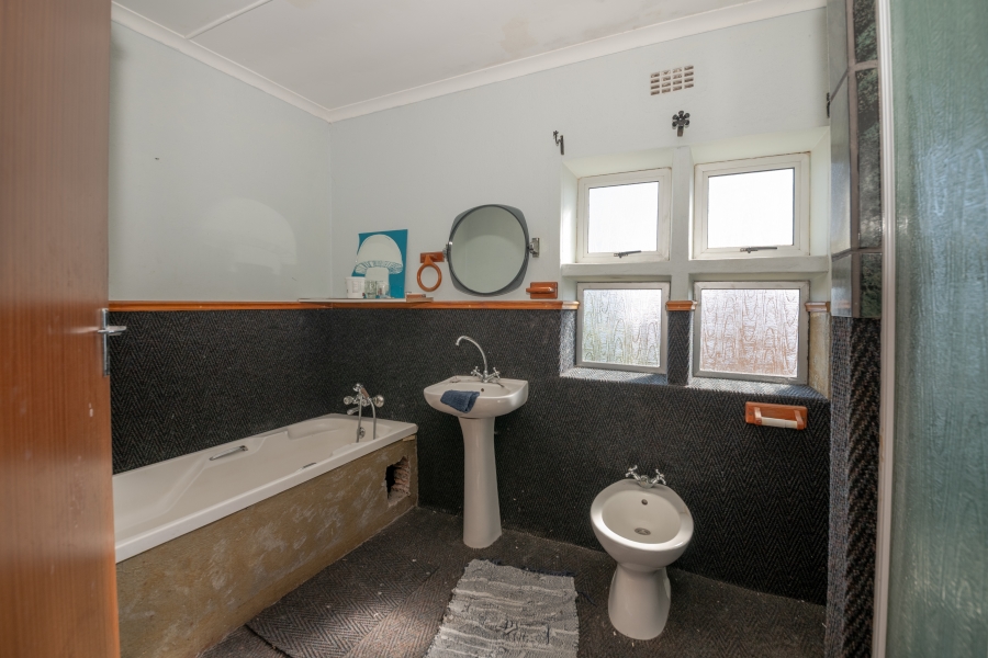 6 Bedroom Property for Sale in Pringle Bay Western Cape